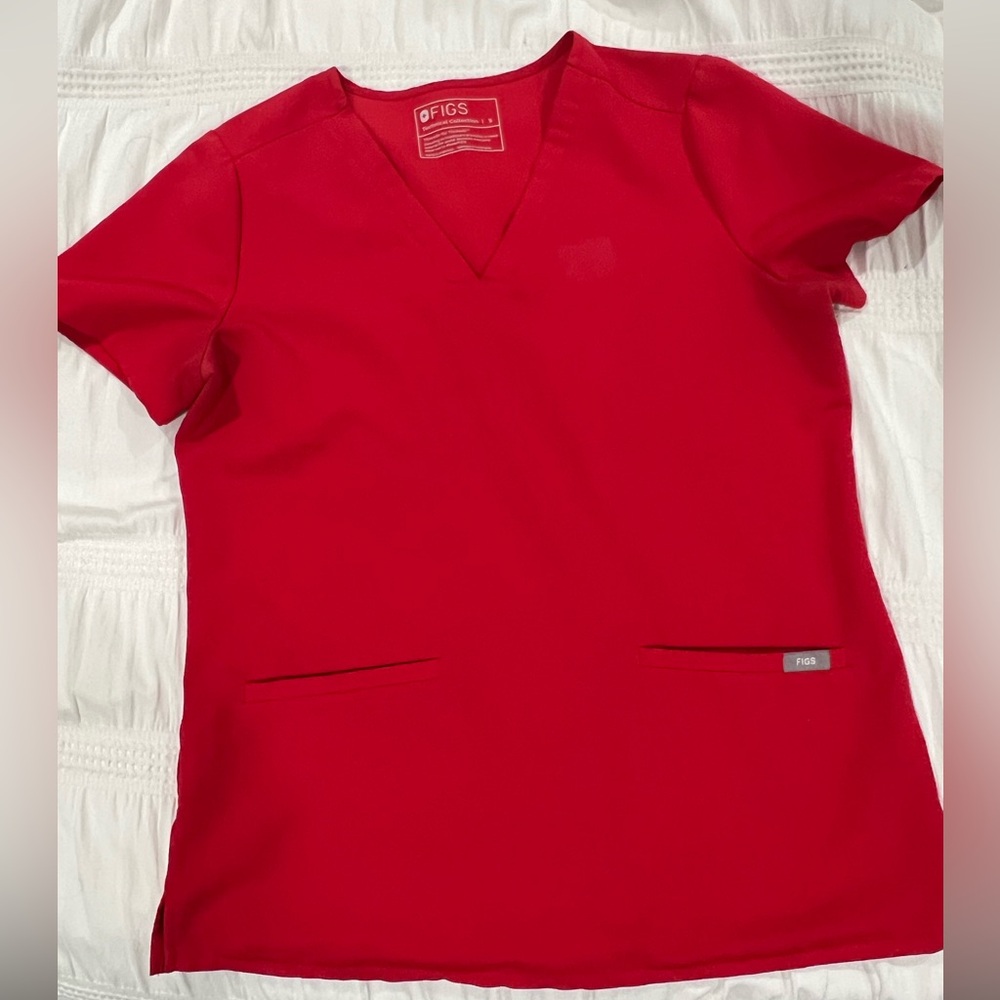 Figs scrub top